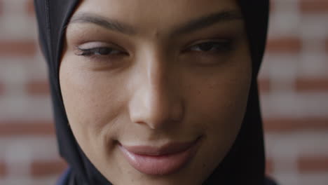 Porträt-Einer-Lächelnden-Muslimischen-Frau