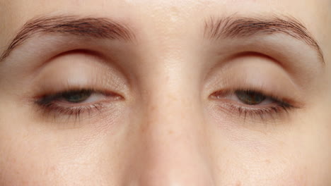 Nahaufnahme-Blaue-Augen-Blinken-Schöne-Frau-Natürliche-Farbe-Gesundes-Sehvermögen-Konzept
