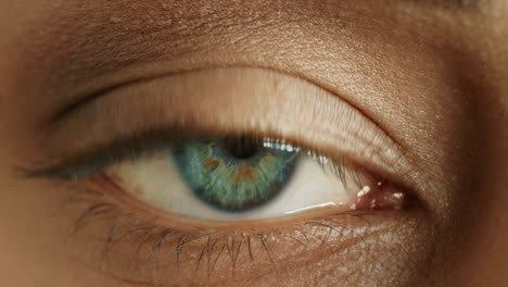 Nahaufnahme-Makro-Blaues-Auge-Schöne-Iris-Natürliche-Menschliche-Schönheit-Gesundes-Sehvermögen-Konzept