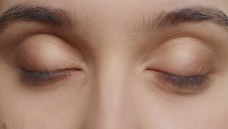 beautiful-macro-eyes-blinking-close-up