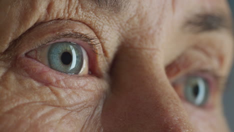 Macro-Belleza-Ojos-Azules-Anciana-Cerrar-Arrugas-Concepto-De-Optometría