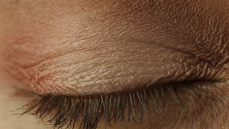 Nahaufnahme-Der-Makro-Augenöffnung-Mit-Gesundem-Sehvermögen