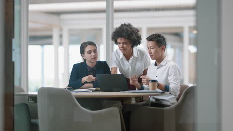 business-woman-team-leader-training-interns-using-laptop-computer-pointing-at-screen-sharing-creative-ideas-helping-colleagues-discussing-project-teamwork-in-modern-office-4k