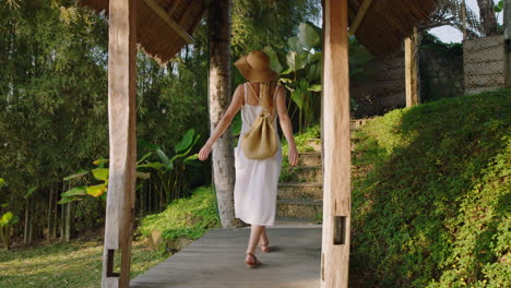 travel-woman-arriving-at-tropical-hotel-resort-on-vacation-4k