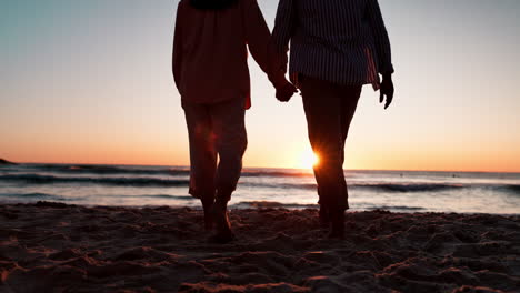 Silhouette,-holding-hands-and-sunset-with-couple