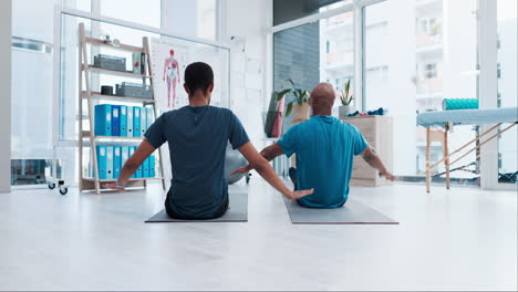 Menschen,-Yoga-Und-Personal-Trainer-Im-Zen-Workout