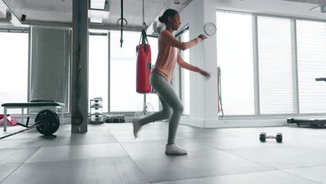 Woman,-gym-or-lunge-in-fitness-training