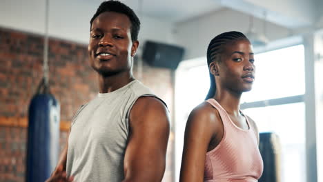 Fitnessstudio,-Team-Und-Schwarze-Menschen-Freuen-Sich-über-Bewegung