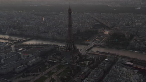 Elevated-panoramic-footage-of-metropolis-at-twilight.-Tall-dominant-od-city,-Eiffel-Tower.-Paris,-France
