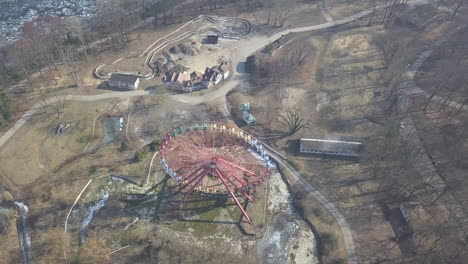Abandoned-Theme-Park-Amusement-Park-with-Red-Ferris-Wheel-in-Berlin,-Germany-Spreepark,-Aerial-Birds-Eye-Overhead-Top-Down-View-from-above