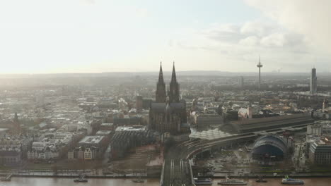Forwards-fly-above-city-after-rain.-Aerial-view-of-gothic-Cologne-Cathedral-and-main-train-station.-Cologne,-Germany