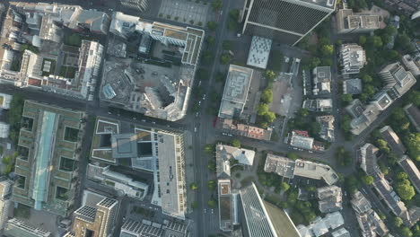 Luftbild:-Stadt-Von-Oben-Von-Oben-Ansicht-Von-Frankfurt-Am-Main-Zentrumsstraßen-Mit-Wolkenkratzerdach-Im-Sommerlicht