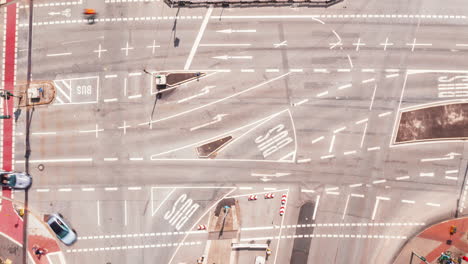 Aerial-birds-eye-overhead-top-down-view-of-traffic-jam-in-rush-hour.-Ascending-hyperlapse-shot.-Cars-driving-through-intersection-near-Hamburg-Hauptbahnhof,-Germany