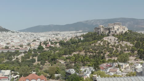 Luftaufnahme-Des-Nationalen-Observatoriums-Von-Athen-Mit-Der-Akropolis-Und-Dem-Berg-Lycabettus-Im-Hintergrund
