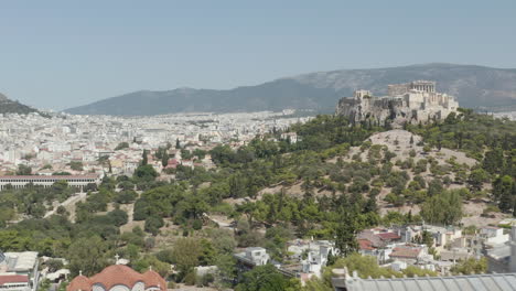 Vista-Aérea-Del-Observatorio-Nacional-De-Atenas-Con-La-Acrópolis-Y-El-Monte-Lycabettus-En-El-Fondo