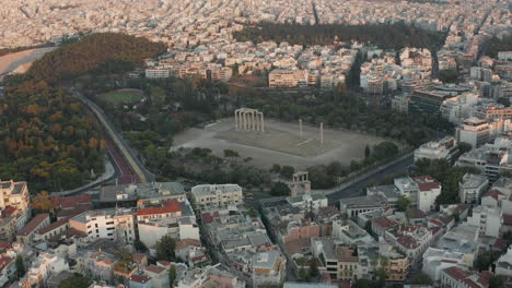 Luftaufnahme-Des-Tempels-Des-Olympischen-Zeus-In-Athen,-Griechenland-Während-Der-Goldenen-Stunde-Sonnenunterganglicht