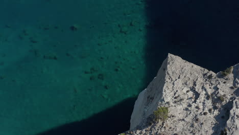 Aerial-View-of-Generic-Tropical-Paradise-Cliff