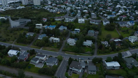 Vista-Panorámica-Del-Puerto-De-Sundahofn-En-Reykjavik,-Islandia,-El-Puerto-De-Carga-Más-Grande-Del-País.-Vista-De-Drones-De-La-Capital-Islandesa-Con-Su-Puerto-De-Carga.-Importar-Y-Exportar