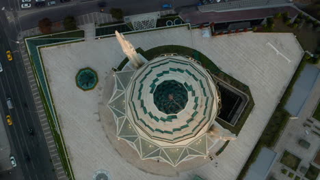 Edificio-Futurista-De-La-Mezquita-De-La-Universidad-De-Marmara-En-Estambul-Desde-La-Perspectiva-Aérea-De-La-Vista-De-Pájaro