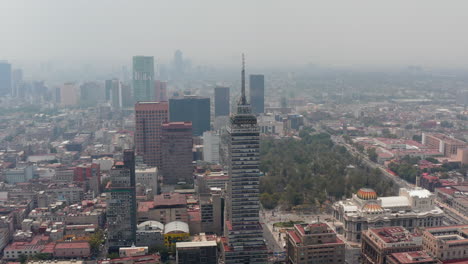 Luftaufnahme-Des-Stadtbildes-Der-Großstadt-Mit-Torre-Latinoamericana-Hochhaus-Und-Palacio-De-Bellas-Artes.-Wolkenkratzer-Umkreisen.-Mexiko-Stadt,-Mexiko.