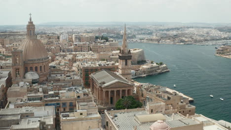 Beautiful-Church-in-Valletta,-Malta,-Madonna-tal-Karmnu-Basilica-of-our-lady-of-mount-carmel,-Aerial-Slide-right-wide-view