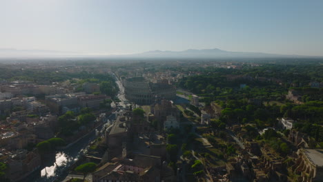 Imágenes-Circulares-Aéreas-Del-Famoso-Anfiteatro-Del-Antiguo-Coliseo.-Conocido-Hito-Turístico-Histórico-En-La-Metrópoli.-Roma,-Italia