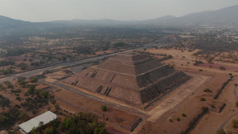 Birds-eye-view-of-the-pyramids-of-Teotihuacan-,-ancient-Mesoamerican-city-located-in-Mexico-Valley.-Overlooking-view-of-the-Sun-and-Moon-Pyramids-and-Avenue-of-Dead-at-Teotihuacan
