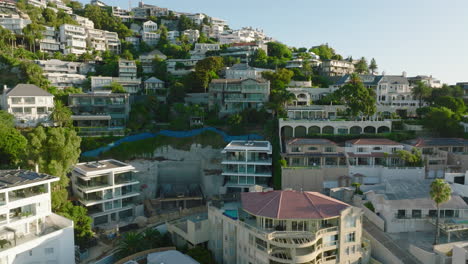 Residences-and-properties-in-tourist-destination.-Backwards-reveal-of-development-in-steep-slope.-Cape-Town,-South-Africa