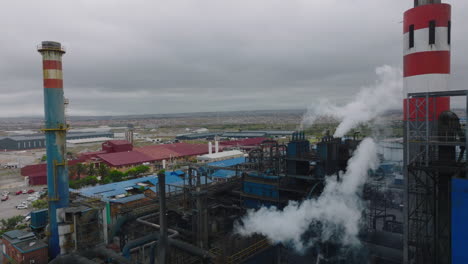 Al-Revés-Revelar-Del-Sitio-Industrial.-Fábrica-De-Producción-O-Planta-De-Calefacción-En-La-Ciudad.-Puerto-Elisabeth,-Sudáfrica