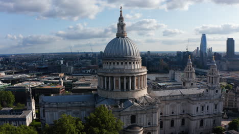Aerial-view-of-Saint-Pauls-Cathedral.-Famous-religious-baroque-building-with-large-dome.-View-against-bright-clouds-in-sky.-London,-UK
