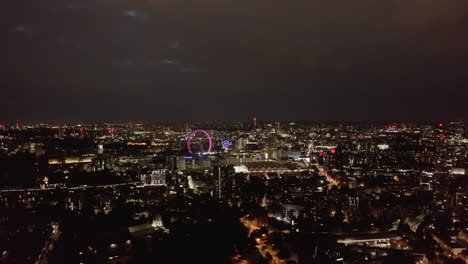 Panoramaaufnahmen-Aus-Der-Luft-Einer-Großstadt-Bei-Nacht.-Beleuchtete-Wahrzeichen,-Straßenlaternen-Und-Verkehr-Aus-Der-Höhe.-London,-Vereinigtes-Königreich