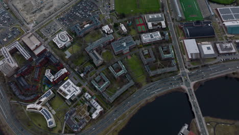 Cars-driving-on-busy-multilane-road-on-waterfront-around-Harvard-Business-School-complex.-Boston,-USA