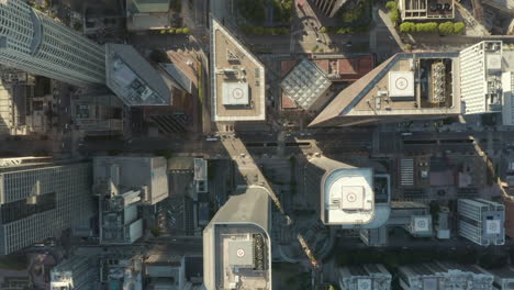 Atemberaubender-Blick-über-Die-Dächer-Der-Innenstadt-Von-Los-Angeles-Vogelperspektive-Mit-Blick-Auf-Die-Straße-Mit-Wenig-Verkehr-In-Der-Stadt