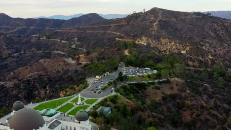 Luftbild:-über-Griffith-Observatory-Mit-Hollywood-Hills-Bei-Tageslicht,-Los-Angeles,-Kalifornien,-Bewölkt