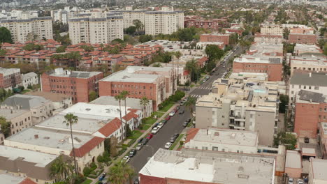 AERIAL:-Typical-Houses-,-Apartments-,-Residential-Area-in-West-Hollywood,-California-with-Beautiful-Rich-colors-in-Trees-and-Buildings