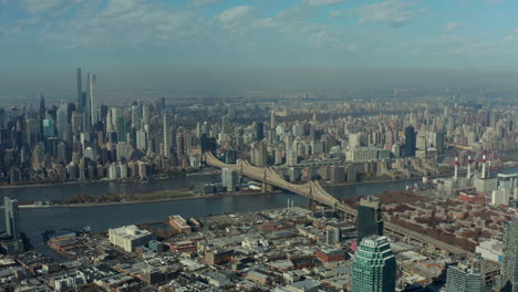 Luftpanoramablick-Auf-Das-Stadtbild.-Queensboro-Bridge-Und-Moderne-Bürotürme-In-Manhattan.-New-York-City,-Vereinigte-Staaten