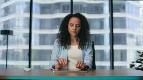 Smart-businesswoman-typing-keyboard-office.-Girl-working-in-augmented-reality