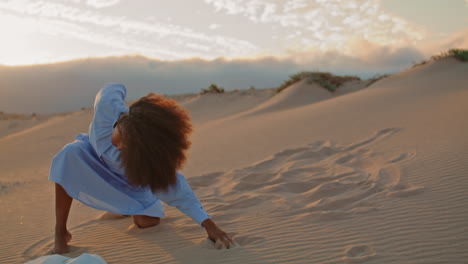 Emotional-performance-woman-dancer-at-desert-summer-evening.-Girl-dancing.