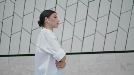 Young-girl-secretary-walking-near-building-close-up.-Woman-going-work-vertically