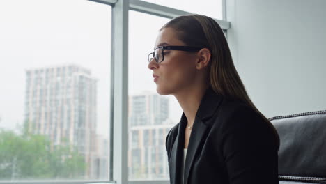 Closeup-manager-typing-computer-in-office.-Beautiful-businesswoman-ponder-issue