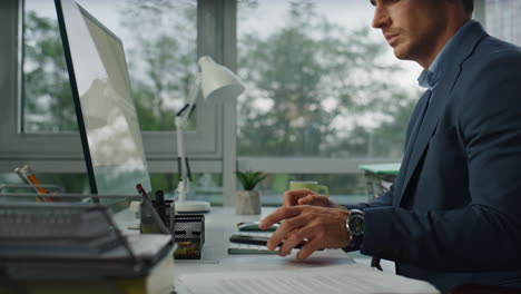 Businessman-hands-typing-keyboard-in-office-closeup.-Sales-manager-answer-call