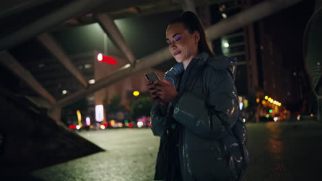 Girl-teenager-using-smartphone-at-night-city-close-up.-Woman-chatting-at-evening