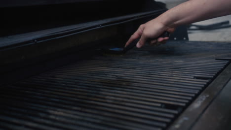 Hand-Cleaning-Dirty-Bbq-Grill-With-Wire-Brush