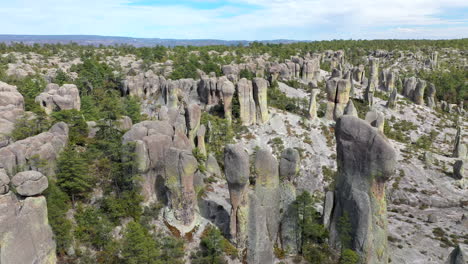 Rock-formations-of-Valle-de-los-Monjes,-Chihuahua,-aerial-circle-shot