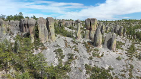 Rock-formations-of-Valle-de-los-Monjes,-Chihuahua,-low-forward-aerial