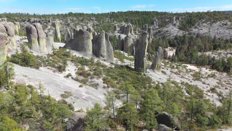 Travelers-taking-in-view-of-Valle-de-los-Monjes,-Chihuahua,-forward-aerial