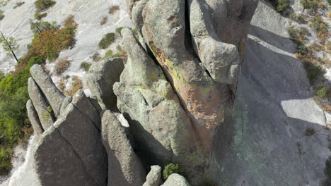 Close-up-of-rock-formations-of-Valle-de-los-Monjes,-Chihuahua,-rising-aerial-looking-down