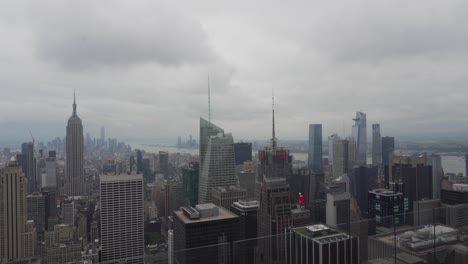 Lapso-De-Tiempo-De-Nubes-En-Un-Día-Lluvioso-Sobre-El-Centro-De-Manhattan,-Nueva-York,-Ee.uu.