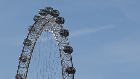 Ein-Sonniger-Tag-Mit-Dem-Sich-Drehenden-London-Eye,-London,-Vereinigtes-Königreich