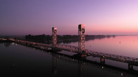 Puente-Del-Río-Sacramento-Al-Atardecer